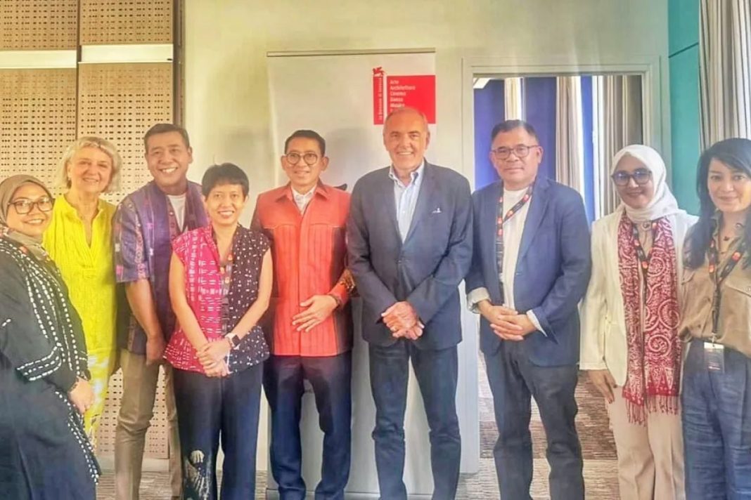 menteri kebudayaan fadli zon dan sutradara garin nugroho bertemu dengan direktur artistik venice film festival alberto barbera  